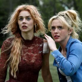 Samara Weaving e Kathryn Newton em Casamento Sangrento 2 A Viúva