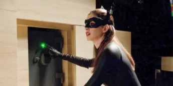 Anne Hathaway como a Mulher-Gato em Batman: O Cavaleiro das Trevas Ressurge