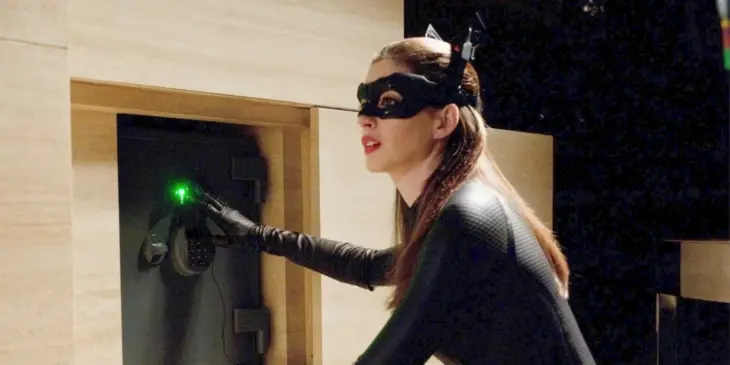 Anne Hathaway como a Mulher-Gato em Batman: O Cavaleiro das Trevas Ressurge