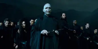 Voldemort com seu exército em Harry Potter