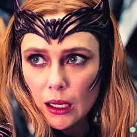 Elizabeth Olsen com visual da Feiticeira Escarlate em filme do MCU