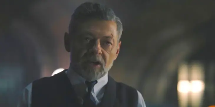 Andy Serkis como Alfred em Batman