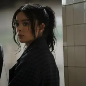 Hailee Steinfeld como Kate Bishop em Gavião Arqueiro