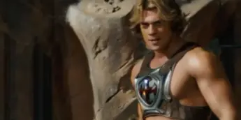 Nicholas Galitzine como o He-Man em Mestres do Universo