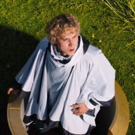 Jovem Haymitch no trailer de Jogos Vorazes Amanhecer na Colheita