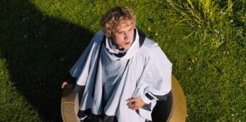 Jovem Haymitch no trailer de Jogos Vorazes Amanhecer na Colheita
