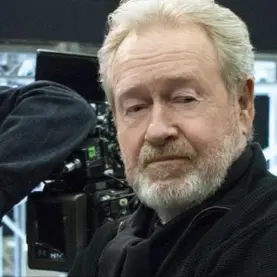 O diretor Ridley Scott no set de um de seus filmes