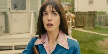 Anne Hathaway no filme O Fim da Rua
