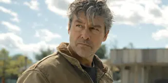 Kyle Chandler como Hal Jordan em Lanternas