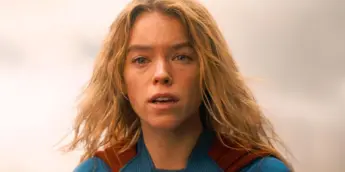 Milly Alcock com uniforme da Supergirl no DCU