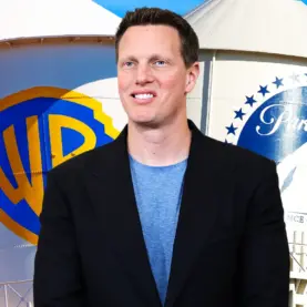 David Ellison, com Warner e Paramount ao fundo