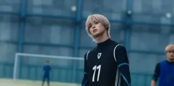 K, do &TEAM, como Seishiro Nagi em cena do filme em live-action de Blue Lock
