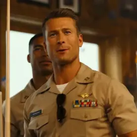Glen Powell em Top Gun: Maverick