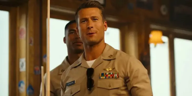 Glen Powell em Top Gun: Maverick
