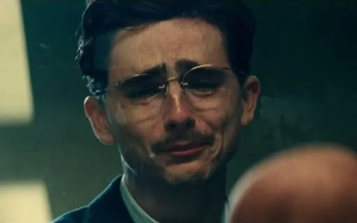 Timothée Chalamet chorando em Marty Supreme