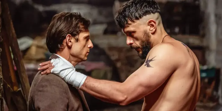 Jamie Bell e Richard Gadd em Pela Metade