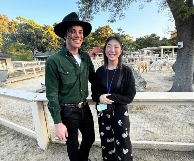 Jaafar Jackson caracterizado como Michael Jackson durante a era Dangerous