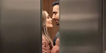 Jennifer Lopez e Brett Goldstein em Paixão de Escritório