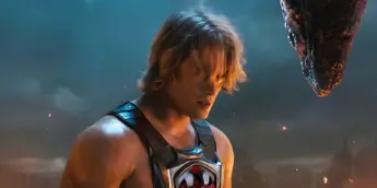 He-Man lutando em Eternia em Mestres do Universo