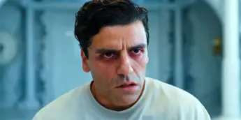 Oscar Isaac atuando em Cavaleiro da Lua