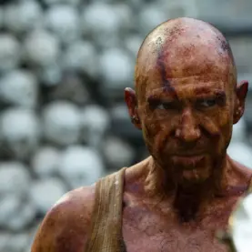 Ralph Fiennes em Extermínio: O Templo dos Ossos