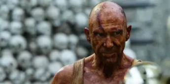 Ralph Fiennes em Extermínio: O Templo dos Ossos