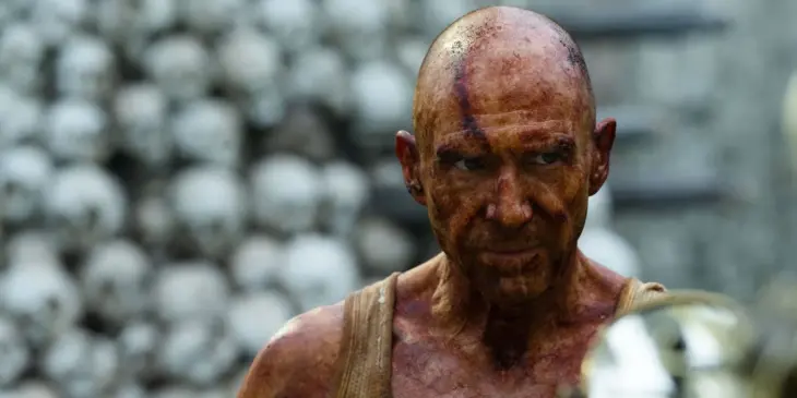 Ralph Fiennes em Extermínio: O Templo dos Ossos
