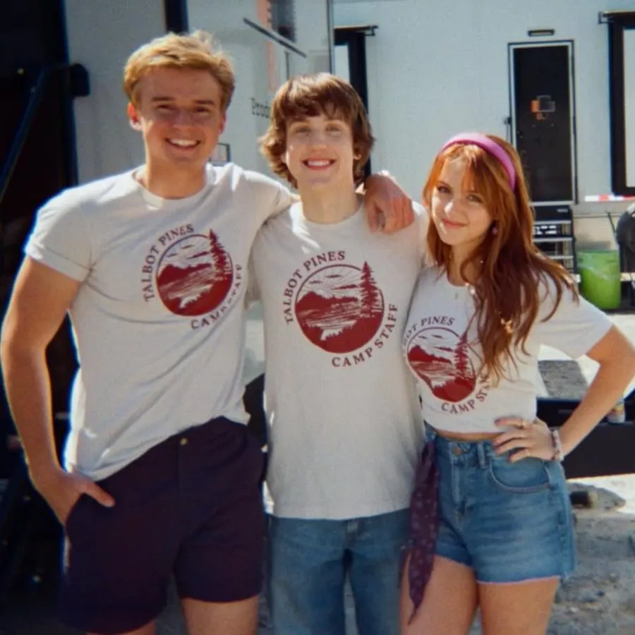Atores de Fred, Salsicha e Daphne nos bastidores de Scooby-Doo: A Origem, da Netflix