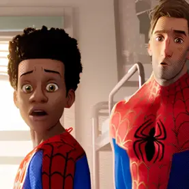Miles Morales e Peter B. Parker em Homem-Aranha Além do Aranhaverso