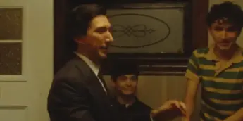 Adam Driver em Paper Tiger, de James Gray