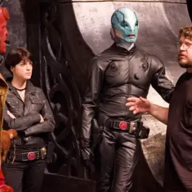 Guillermo del Toro, Ron Perlman e outros nos bastidores da franquia Hellboy