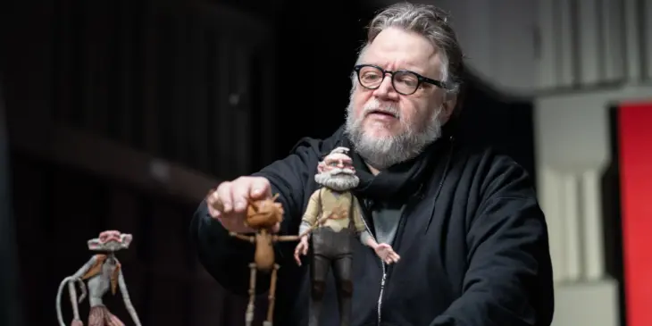 Guillermo del Toro trabalhando em sua versão em stop-motion de Pinóquio