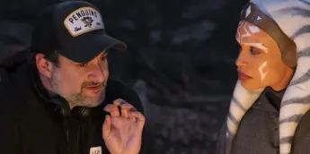 Dave Filoni e Rosario Dawson nos bastidores da 1ª temporada de Ahsoka