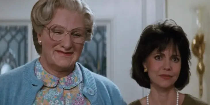 Robin Williams e Sally Field em Uma Babá Quase Perfeita