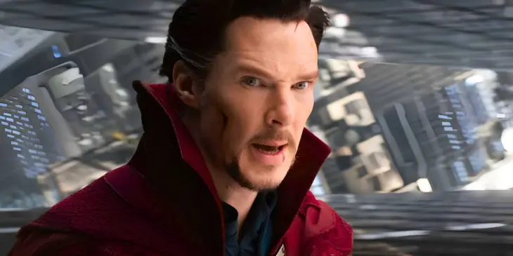 Benedict Cumberbatch caracterizado como Doutor Estranho