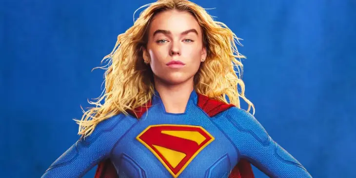 Milly Alcock trajada como Supergirl