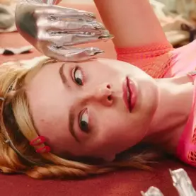 Elle Fanning em Margô Está em Apuros