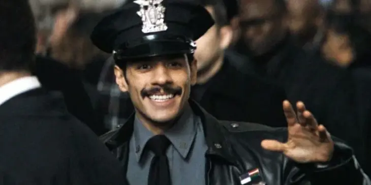 Gil Perez-Abraham como policial Martinez em Batman, de Matt Reeves