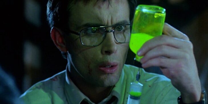 Jeffrey Combs como Herbert West em Re-Animator