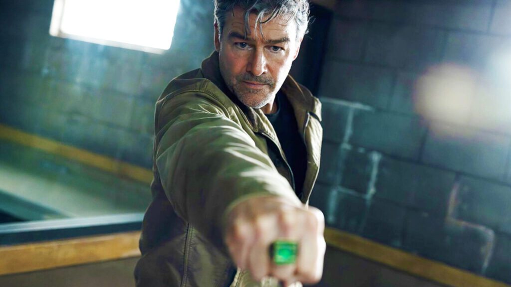 Kyle Chandler como Hal Jordan em Lanternas