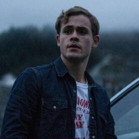 Dacre Montgomery em Caine