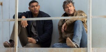 Aaron Pierre como John Stewart e Kyle Chandler como Hal Jordan em Lanternas