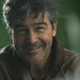 Kyle Chandler como Hal Jordan em Lanternas