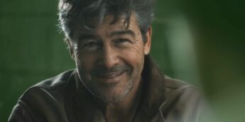 Kyle Chandler como Hal Jordan em Lanternas