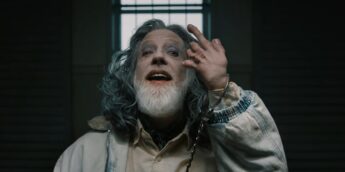 Chris Elliott como o Mãozinha no novo Todo Mundo em Pânico