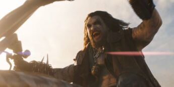 Jason Momoa como Lobo em Supergirl