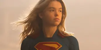 Milly Alcock como a Supergirl