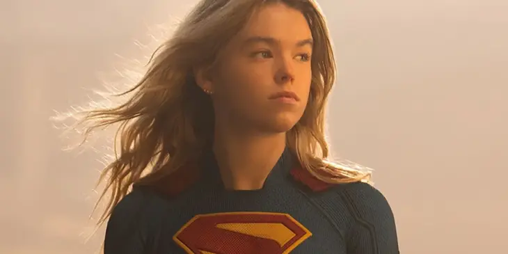 Milly Alcock como a Supergirl