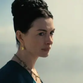 Anne Hathaway como Penélope em A Odisseia, de Christopher Nolan