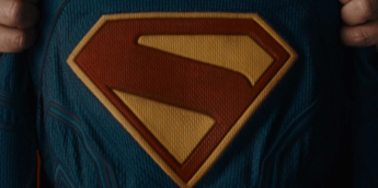 Supergirl ganha comerciais com cenas da chegada da super-heroína à Terra; Assista